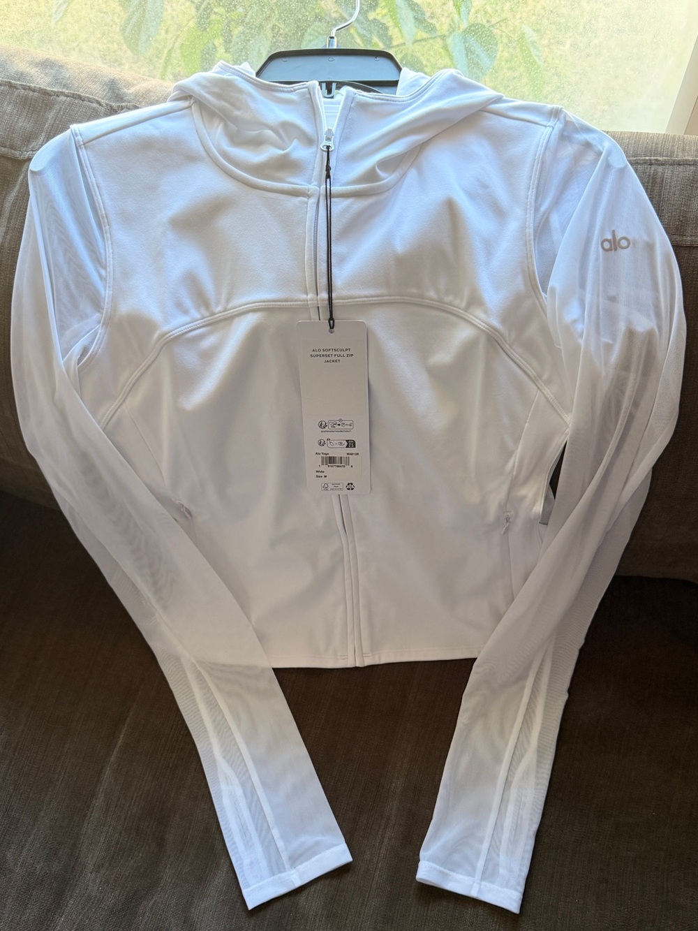 NWT Alo Softsculpt Superset Full Zip Jacket - White - Medium SOLD OUT - Picture 3 of 10